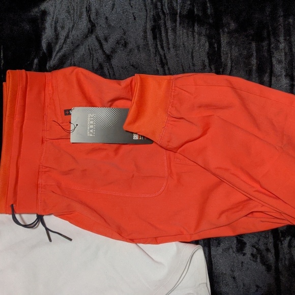 Grey's Anatomy Spandex Pants & REI Women's Top (curated set) - Picture 5 of 9